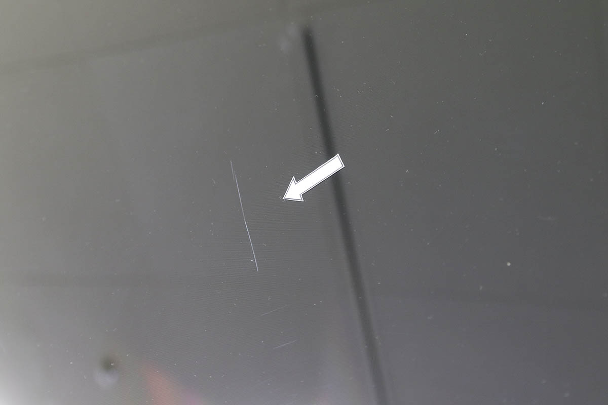 画面に付いた傷。パソコンのディスプレイでもよく見かける