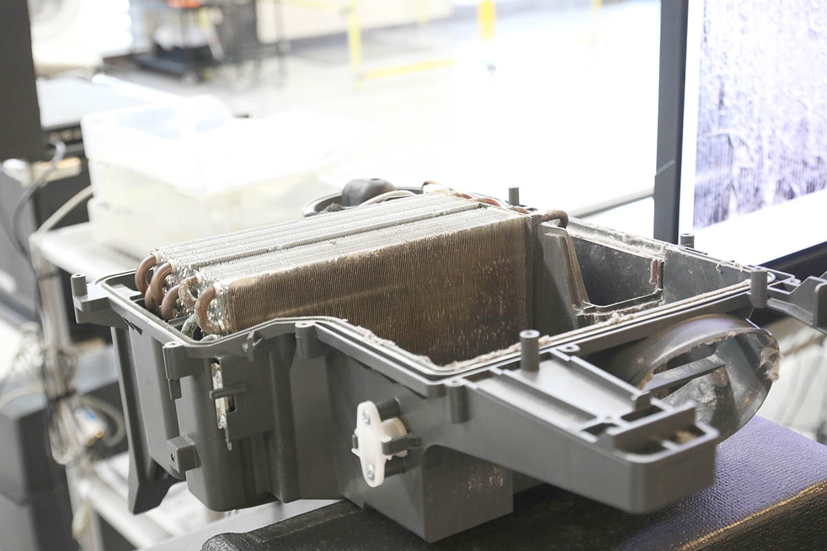 ドラム式洗濯機でいちばん汚れが溜まり、故障原因にもなる乾燥ユニット