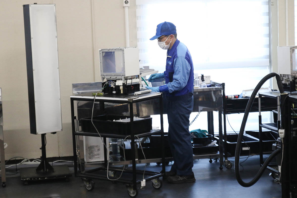 オーバーホールして点検・洗浄。水漏れなどのチェックも行なう