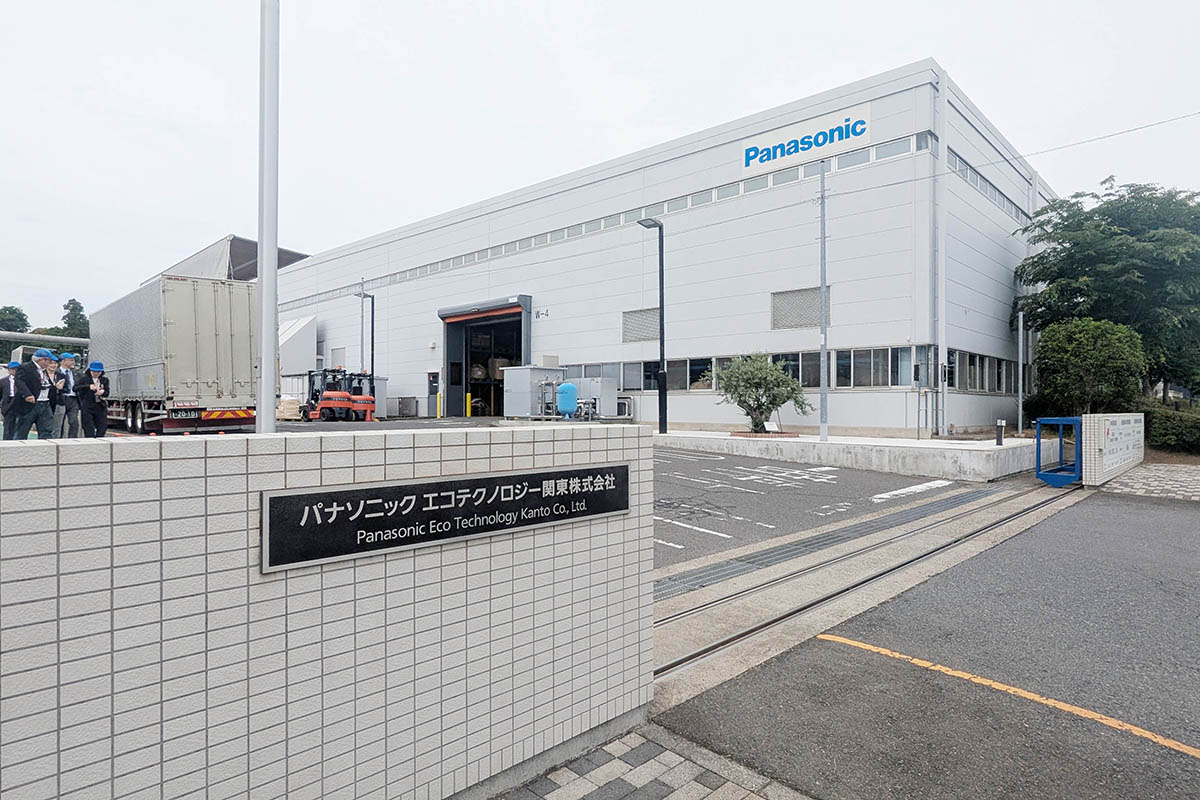 茨城県のパナソニック エコテクノロジー関東。兵庫県にも同等の工場があり、2025年6月25日に累計処理台数が2,000万台を突破している
