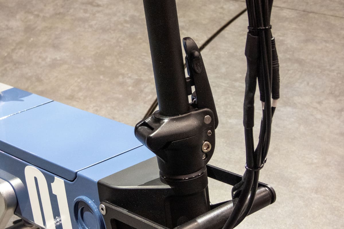 ハンドルバーの折りたたみ機構