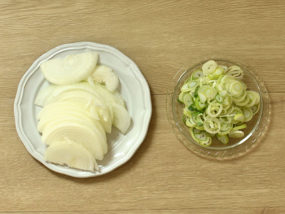 材料を切ります