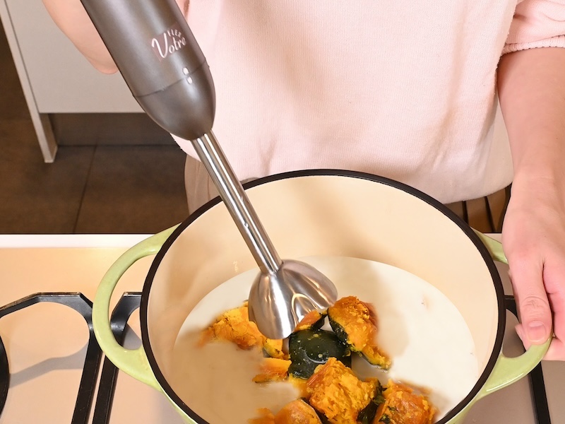 臭いや色移りしづらい、金属製のブレンダー刃を採用