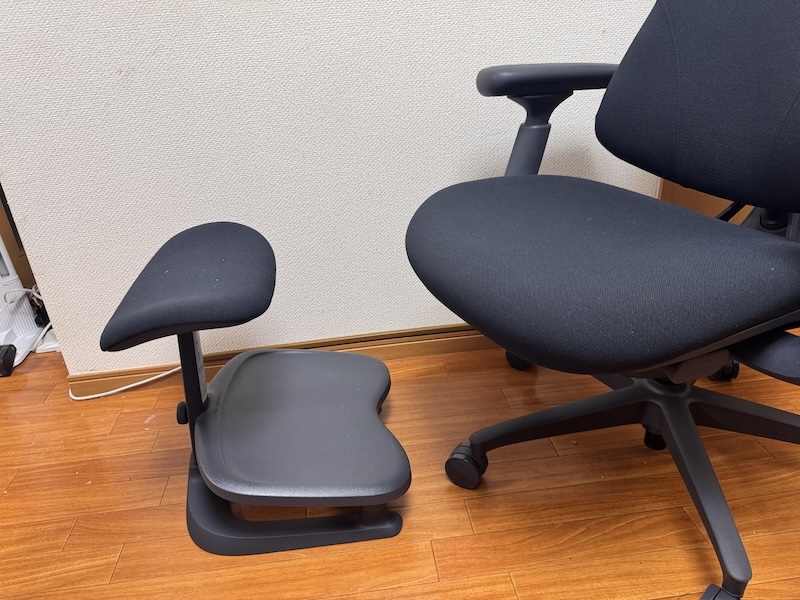 別売のフットレスト。Makuakeではセットプランも選べる