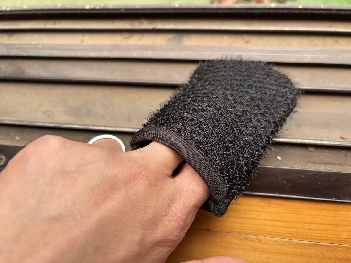 サンベルム「サッシの溝洗いタワシ」