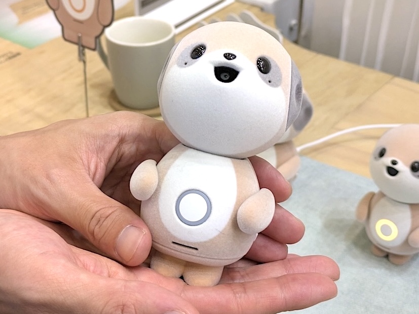 身長約12cm、重さ約200g