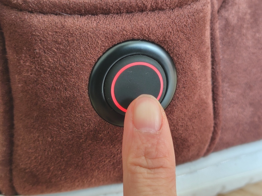 電源ボタンを長押ししてONにすると、強モード(赤LEDが点灯)からはじまる