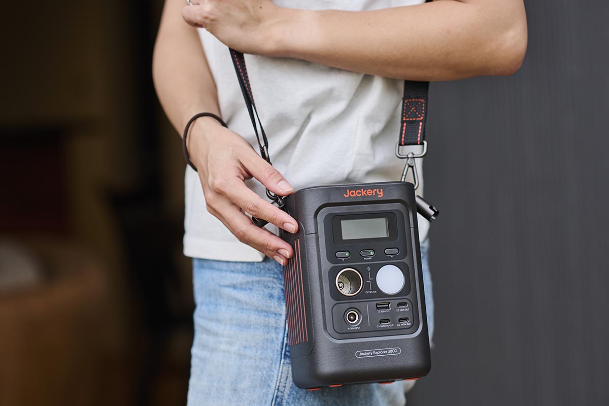 登場したばかりの「Jackery ポータブル電源 300D」などもブラックフライデー割引対象