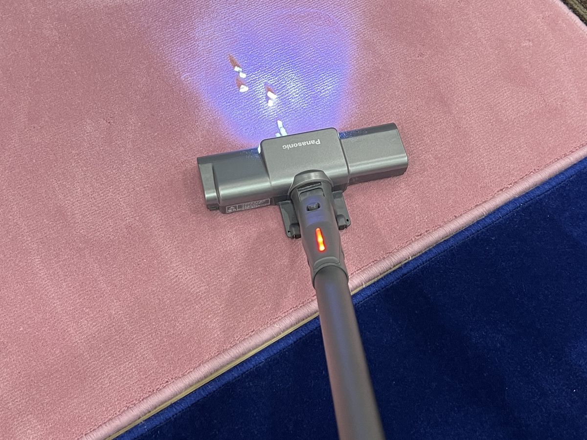 白色LEDで床面を照らす