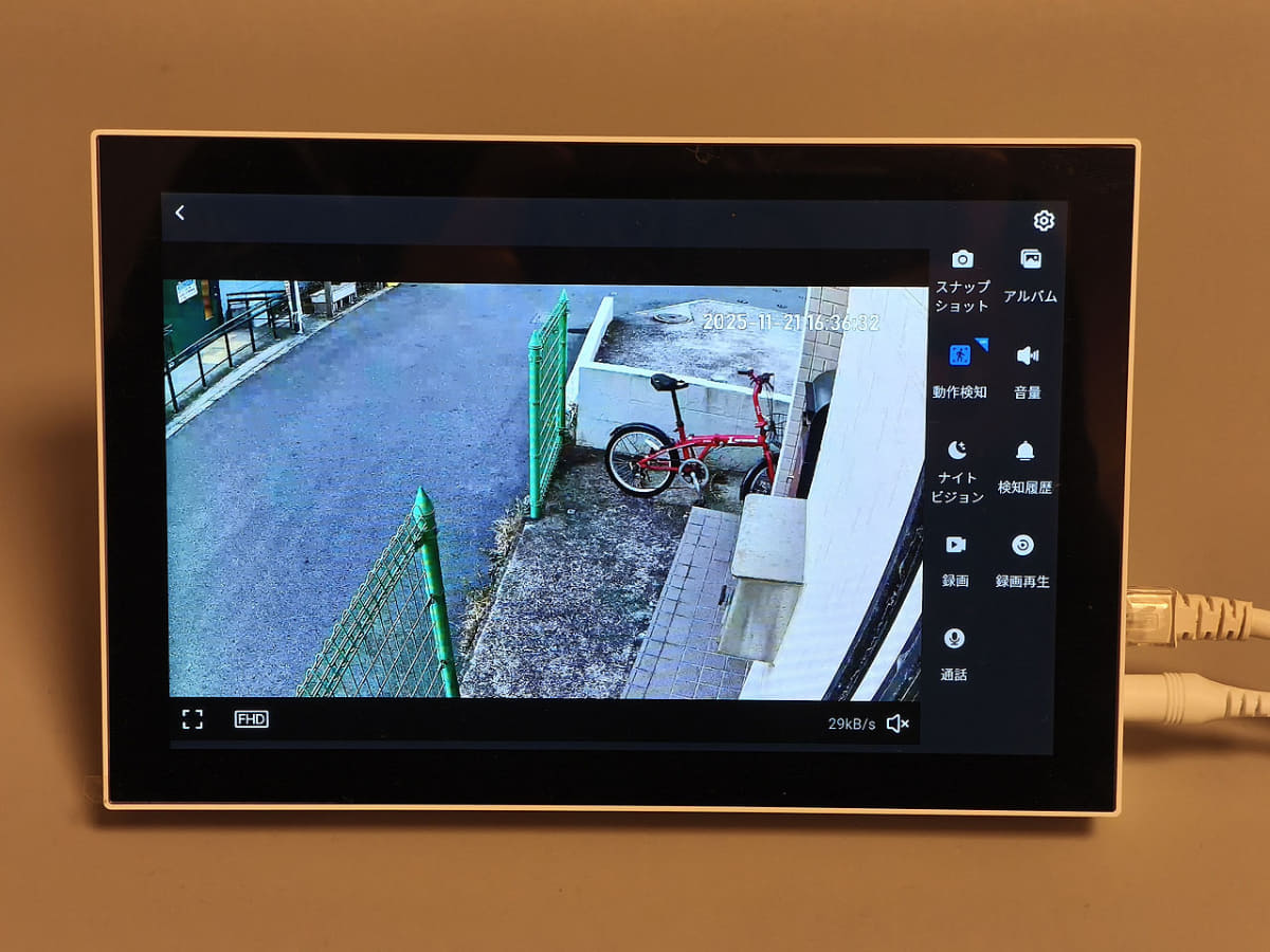 モニター親機は8インチのタッチパネルを搭載しており、かなりスムーズに操作を行なえます