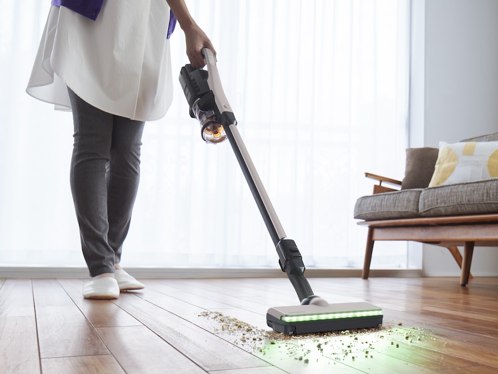 ヘッドの前と左右の3方向を広く照らす「3方向ごみくっきりライト」を採用