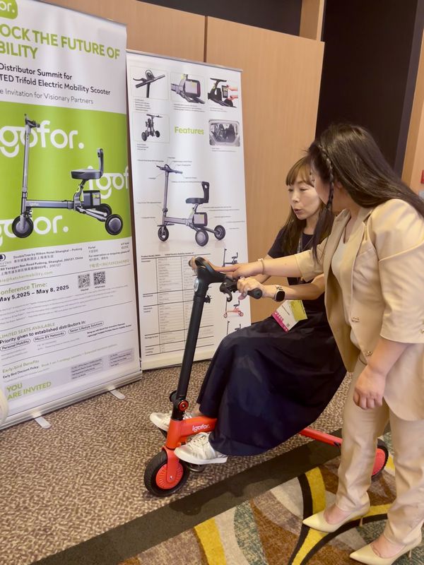 igoforの電気モビリティスクーターの試乗体験中