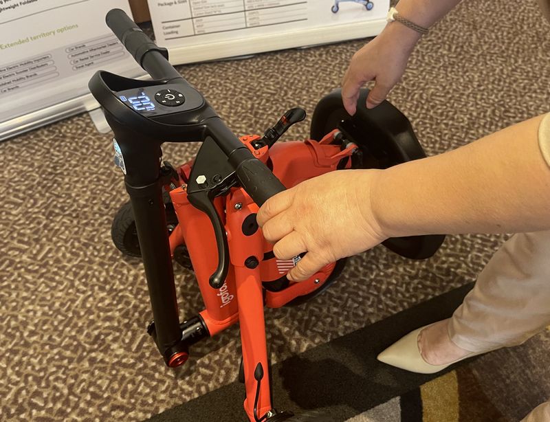 簡単に折り畳みができる