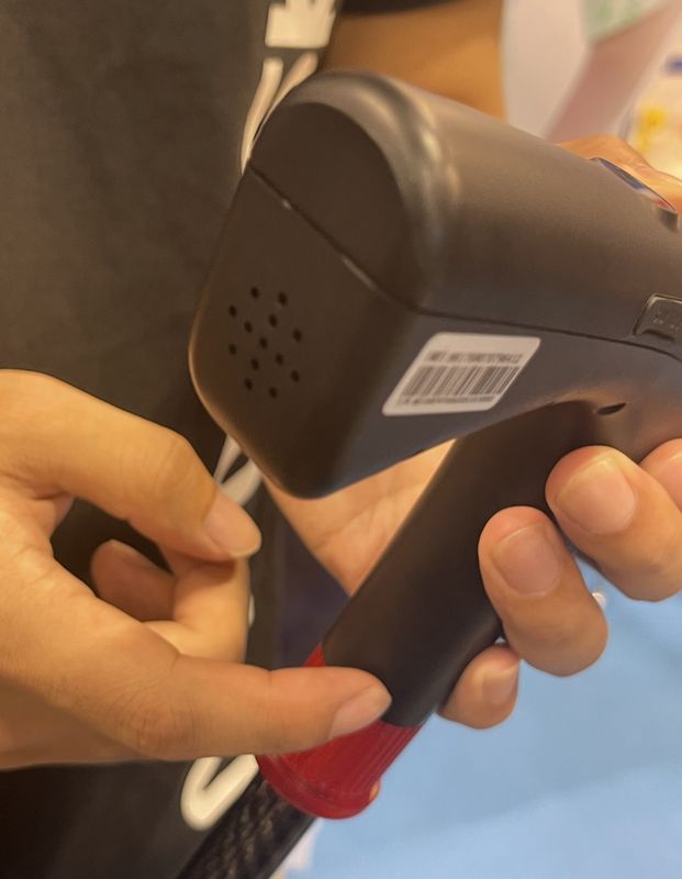 ラジオを聴いたり、通話時に使うスピーカー付き