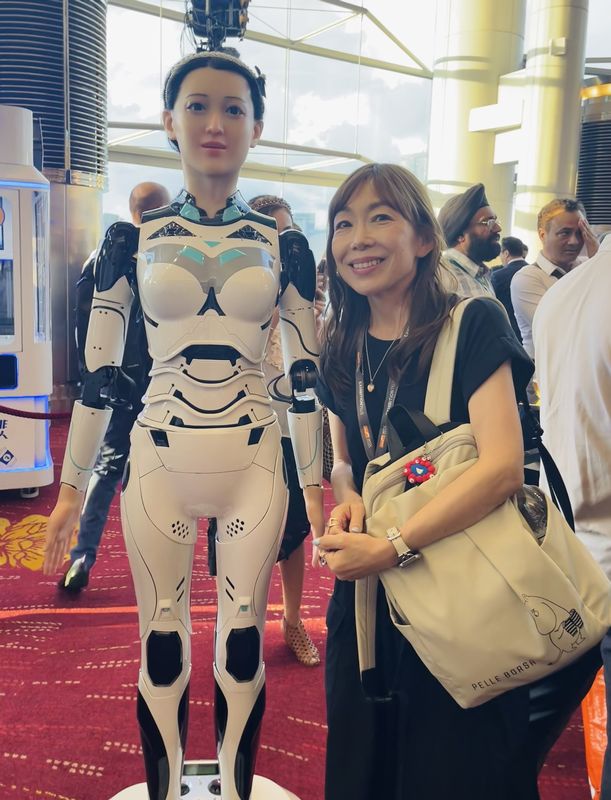 表情豊かな人型ロボットとは、レセプションが開催された「RoboPark」で再会