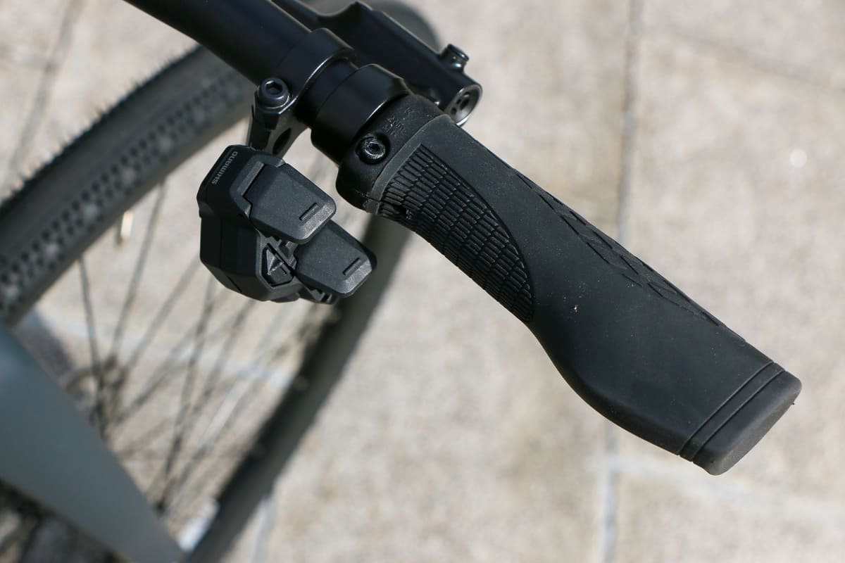 「AUTOMATE」はシフトスイッチ標準装着ではありませんが、購入時にはオーナーのライディングを学習するまで無料で貸し出されます。もし、シフトスイッチを購入したい場合は15,506円(本体価格)で、貸出サービス(3,000円)も用意されています