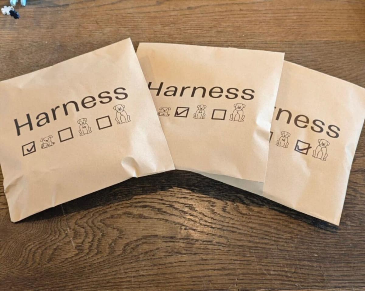 付属の専用ハーネスはS/M/Lの3サイズ