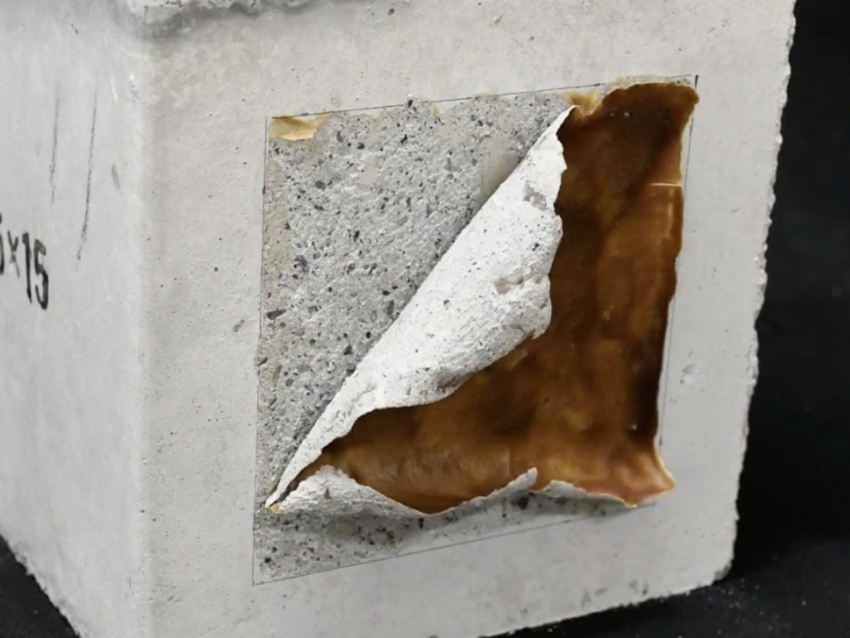 塗膜が自ら剥がれる新開発の剥離除去技術