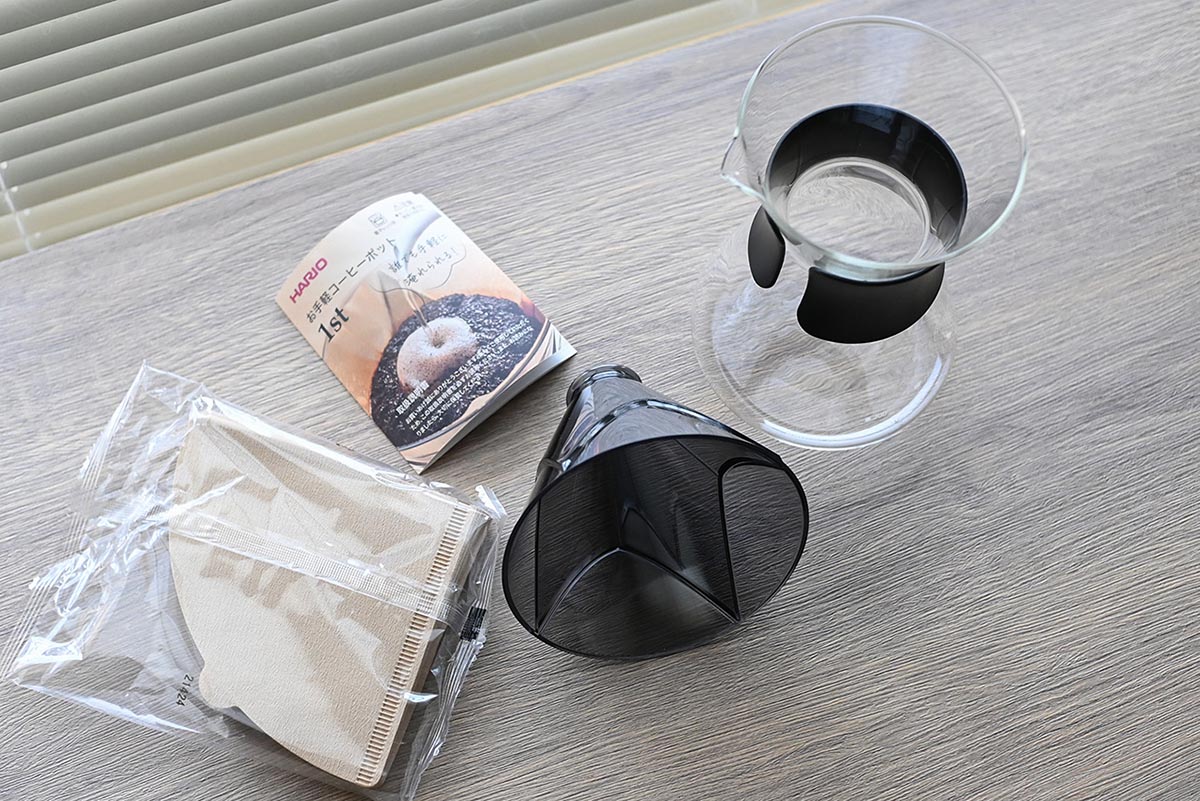 ドリッパーとサーバーのほか、すぐにコーヒーが淹れられるようペーパーフィルターもセットになっています