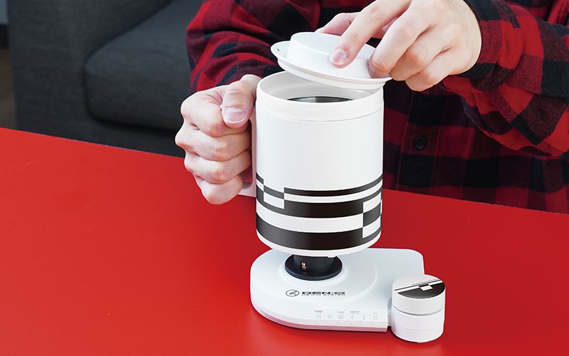 イマジン絶賛! ナオミが淹れたコーヒーが飲める? デンライナー食堂車専用マグケトル MAGK25HWH-CTE