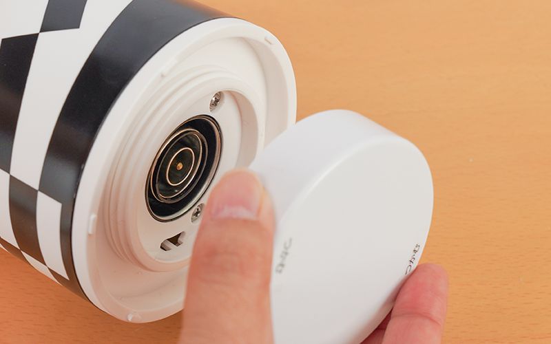 マグカップの底部に付属の防水キャップを取り付ければ、丸洗いも可能