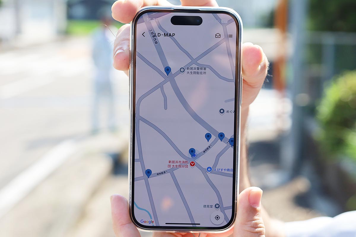 LD-Mapのスマートフォンアプリの地図画面。街路灯がある場所にピンが立っている。この画面から街路灯を指定して、検査を開始する