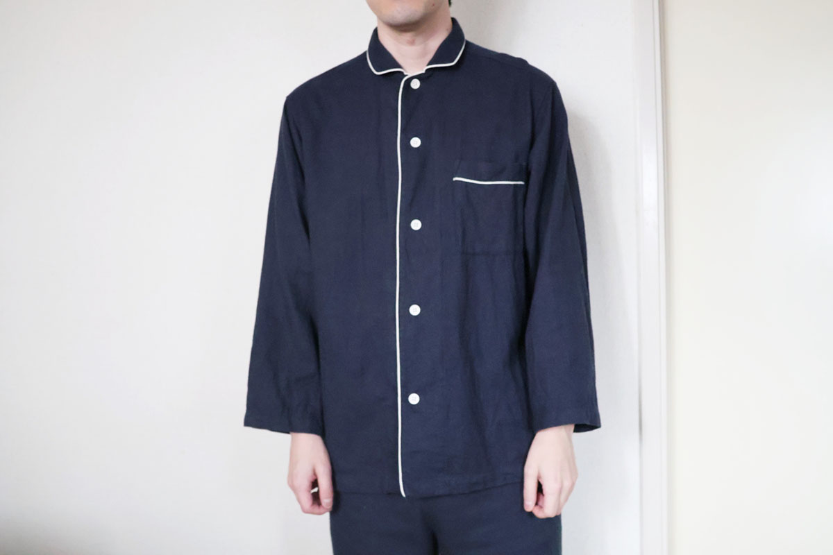 写真のカラーはネイビー。ほかにグレー、ダークネイビーチェック、ブラウンチェック、ダークグレー柄、アイボリー柄があります