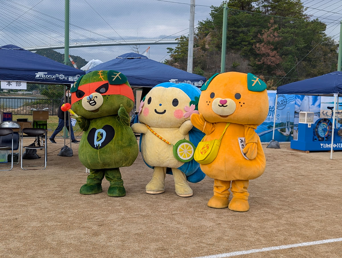 オープニングセレモニーの上島町ゆるキャラたちも嬉しそう!?