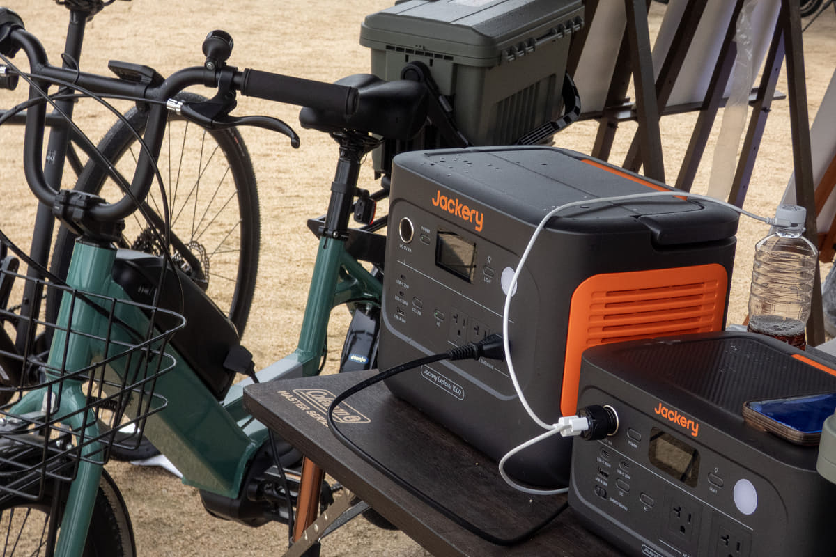 釣り仕様のe-bike充電にオススメのアイテムとしてリアル充電の展示をしていました。釣り×e-bike×ポータブル電源の組み合わせ。聞けば、シマノスクエアの店長はJacekry製品を愛用しているそうです