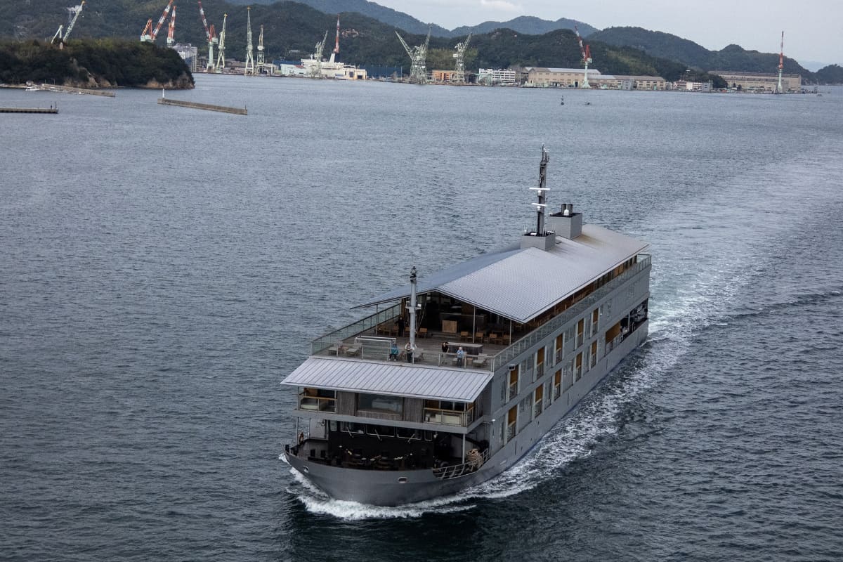 かなり高額なクルージング船と遭遇。たまたま出会えたレアな経験も思い出に