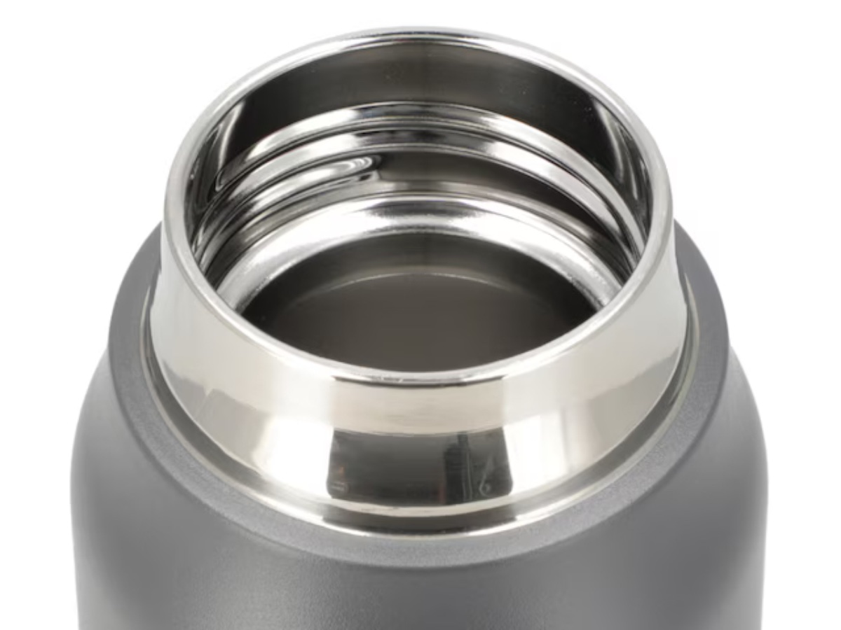 飲み口はスクリュータイプ
