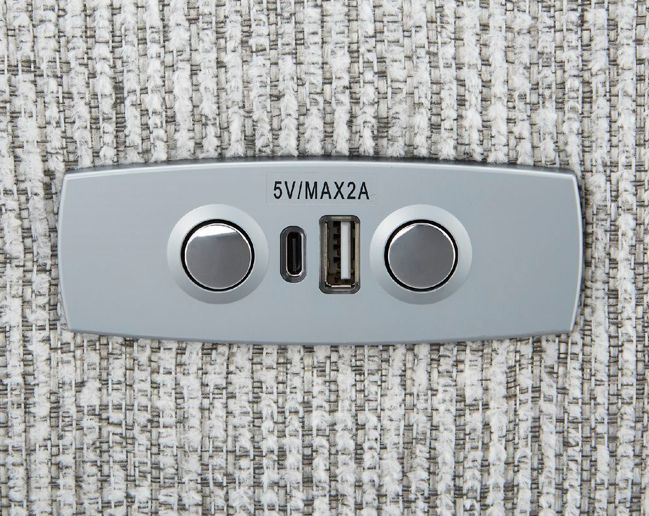 USB Type-Cポートを備える