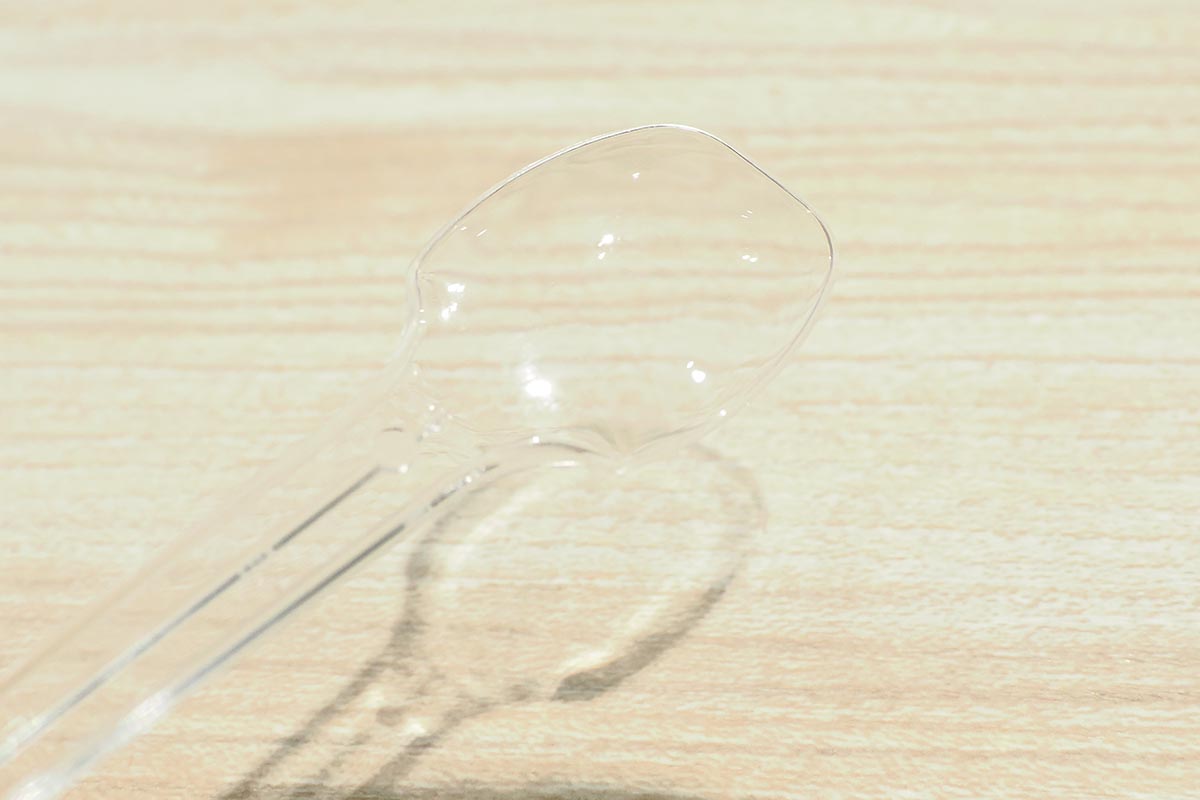 スプーンにつけた苦み成分で体験