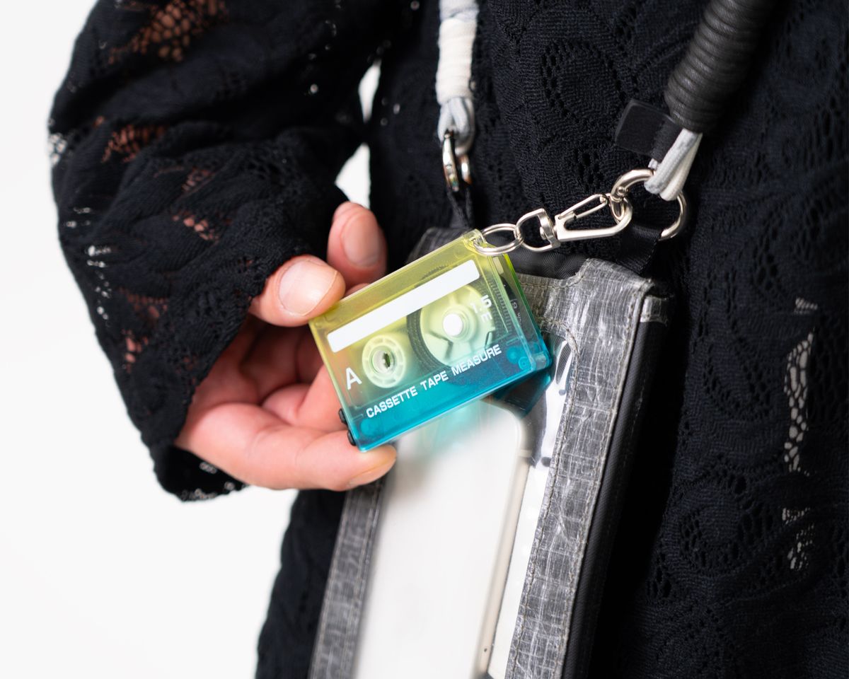 キーホルダー付きでバッグなどにつけられる