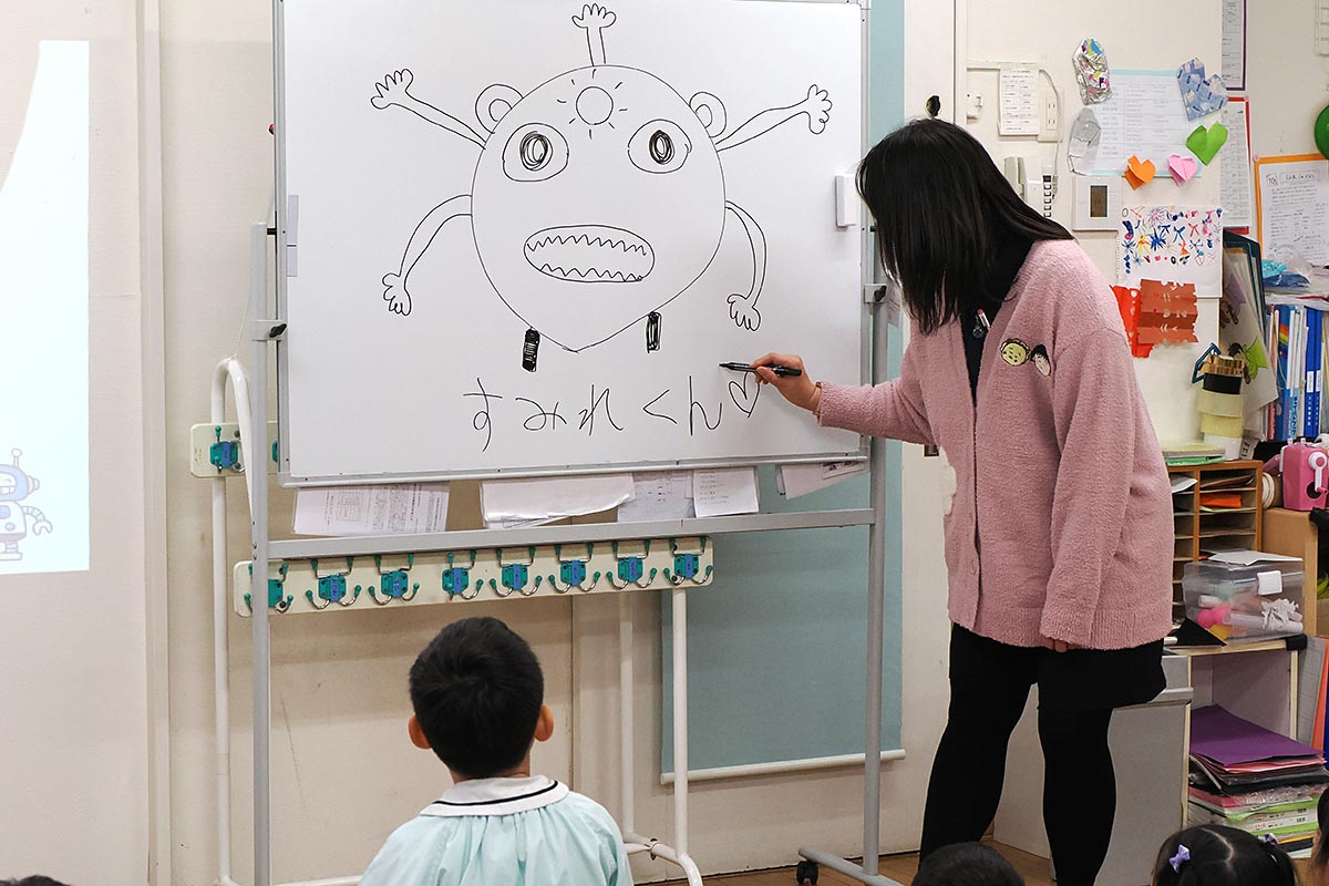 園長先生と一緒に理想のロボット「すみれくん」が完成! 園児たちが大人になったころには実現する?