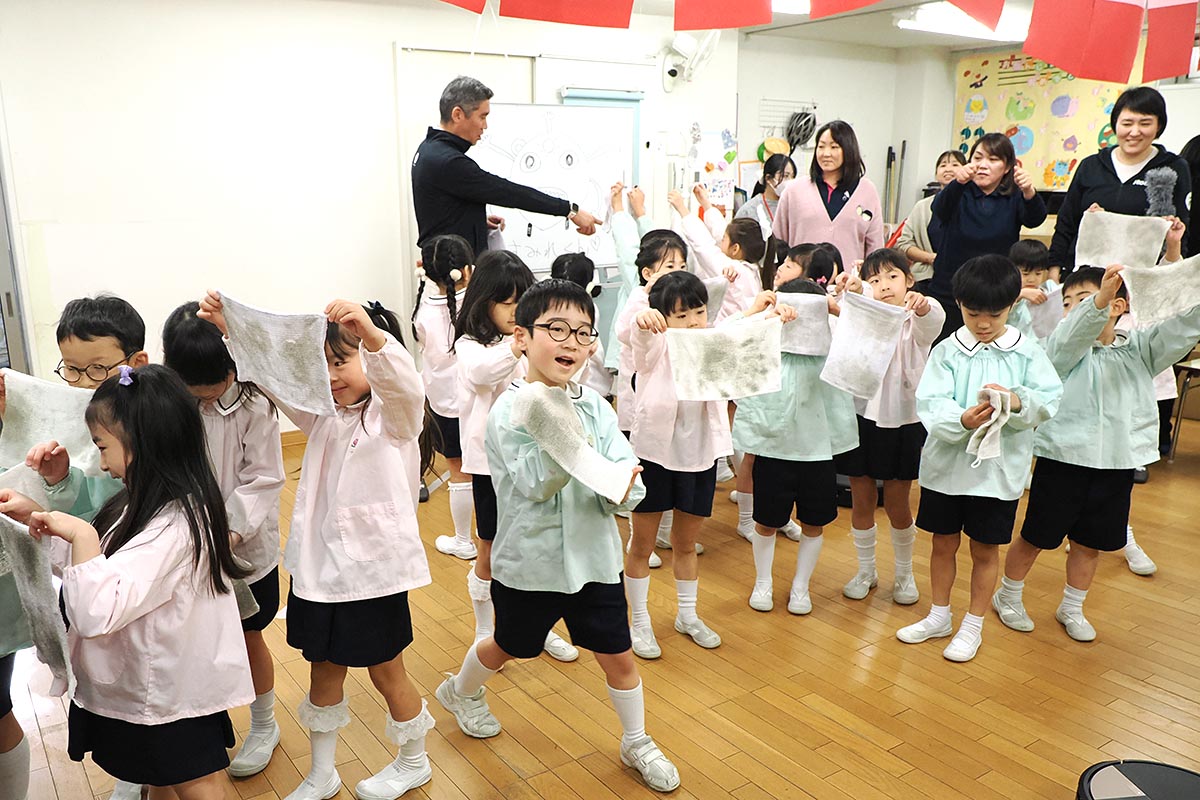 短時間で雑巾がこんなに汚れるほど一生懸命に掃除
