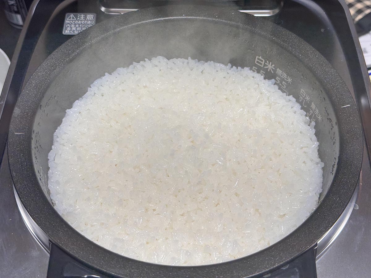 炊き上がりのおいしそうなごはん