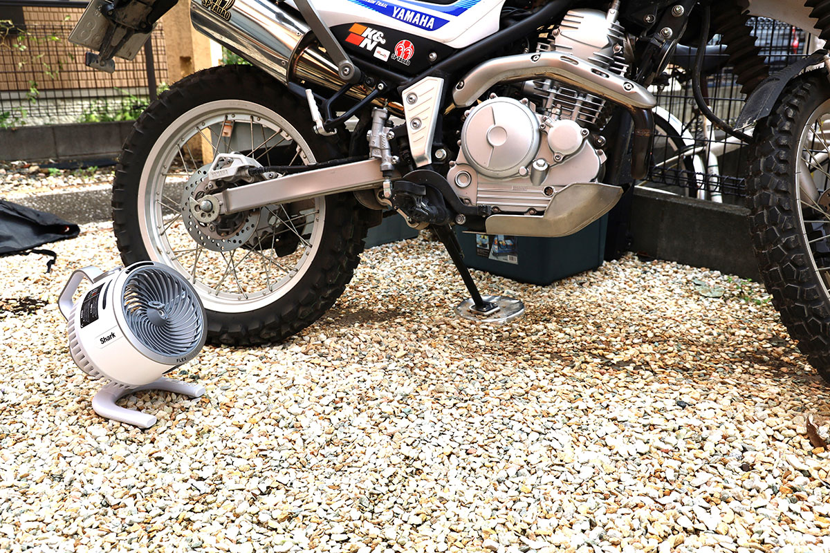 炎天下でのバイクの整備にもHydroGoは活躍した