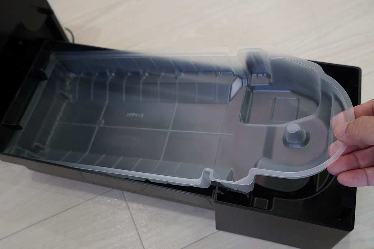 「カンタン取替えトレイカバー」があれば、細かいところを掃除しなくて済みます