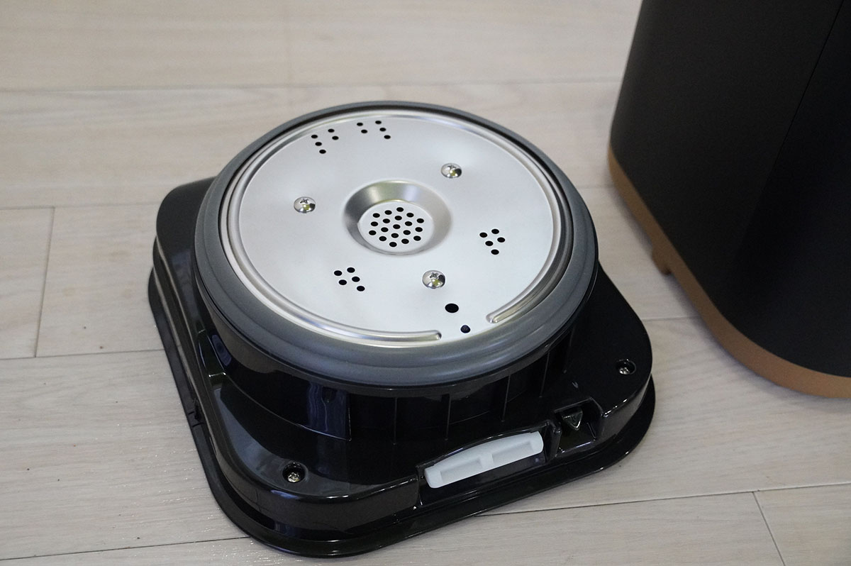 フタを外せるので水の交換やお手入れも簡単!