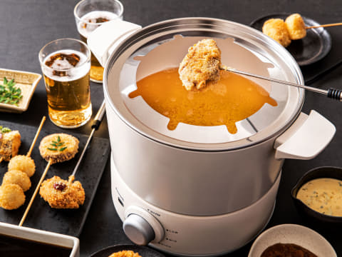 大阪の食文化といえば串揚げも。写真は大阪(福島区)に本社を置くピーコック魔法瓶工業の「テーブルフライヤー WCT-90」