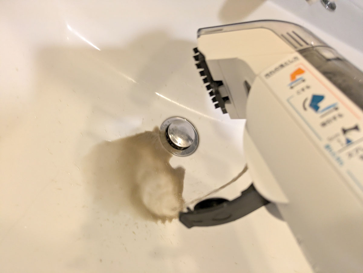 まず汚水を捨てます