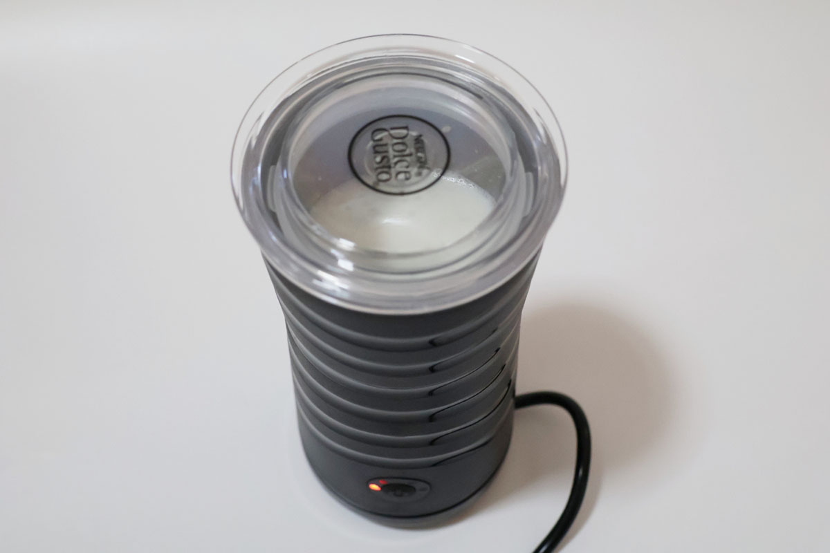 基本的な使い方はミルクを入れて、スタートボタンを押すだけ