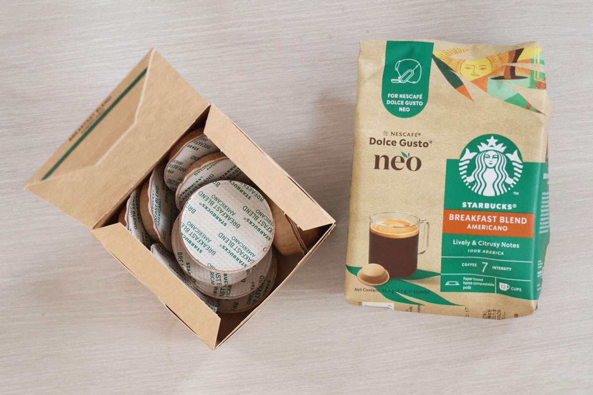 1箱12杯分入り。ネオ用ポッドは954〜1,272円で、1杯あたり79〜106円というレンジ。従来のドルチェ グスト向けポッド(レギュラーブレンドで1杯あたり79円〜)と比べても、ほぼ同水準の価格帯に収まっています。