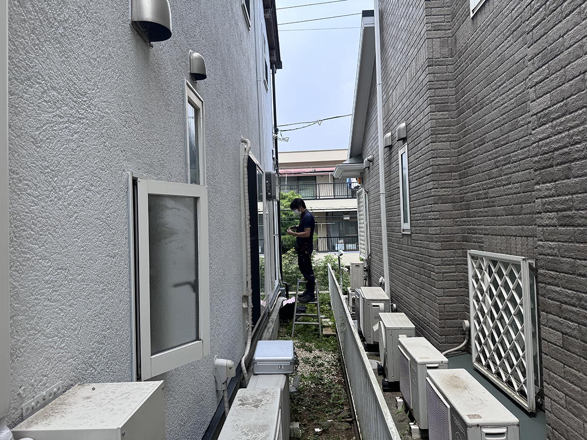 パワコンの周りに異常な熱が出ているわけではなさそう