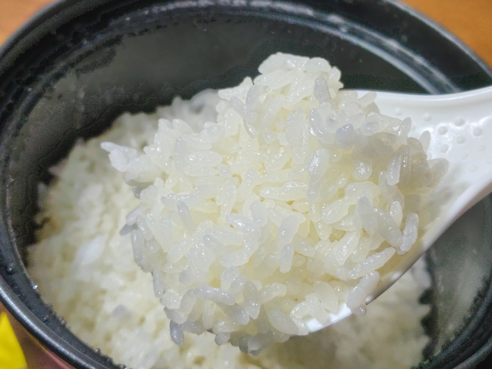 ツヤのあるふっくらしたおいしい白ご飯が炊けた