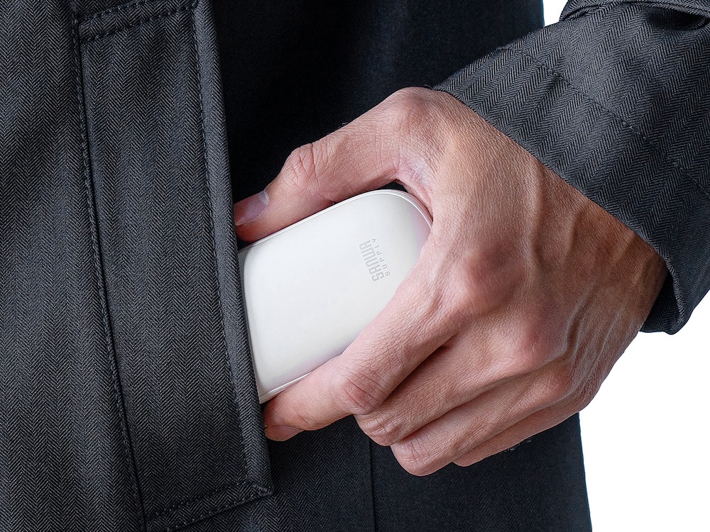 スリムでコンパクトなサイズのため、ポケットに入れておきやすい