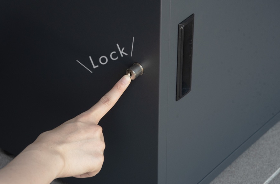 押すだけで施錠が完了するプッシュキー