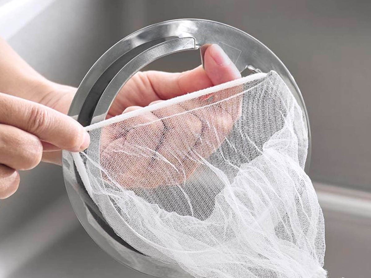 裏側のツメ(6カ所)に水切りネットを引っ掛ける