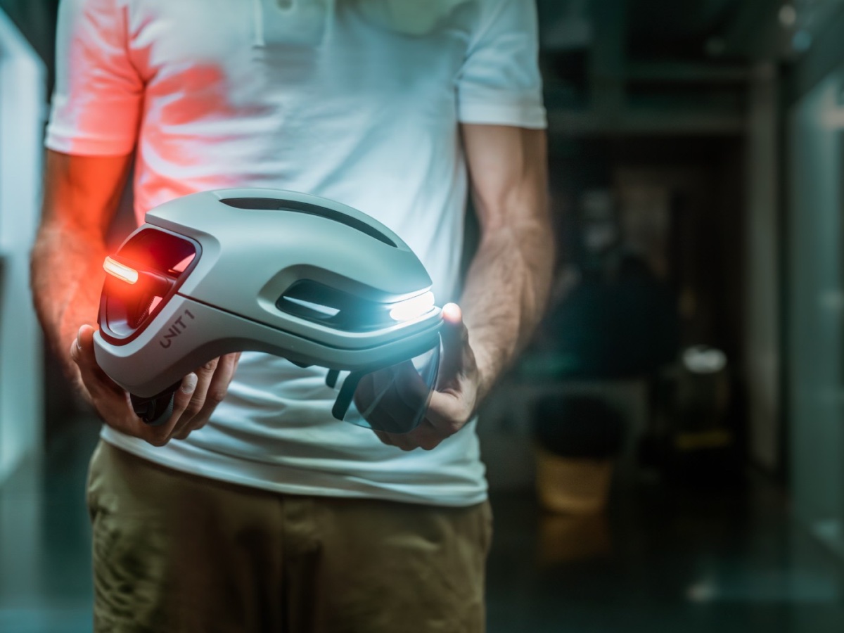 内蔵のLEDライトをウインカー/自動ブレーキライト/常時点灯用ライトに拡張可能